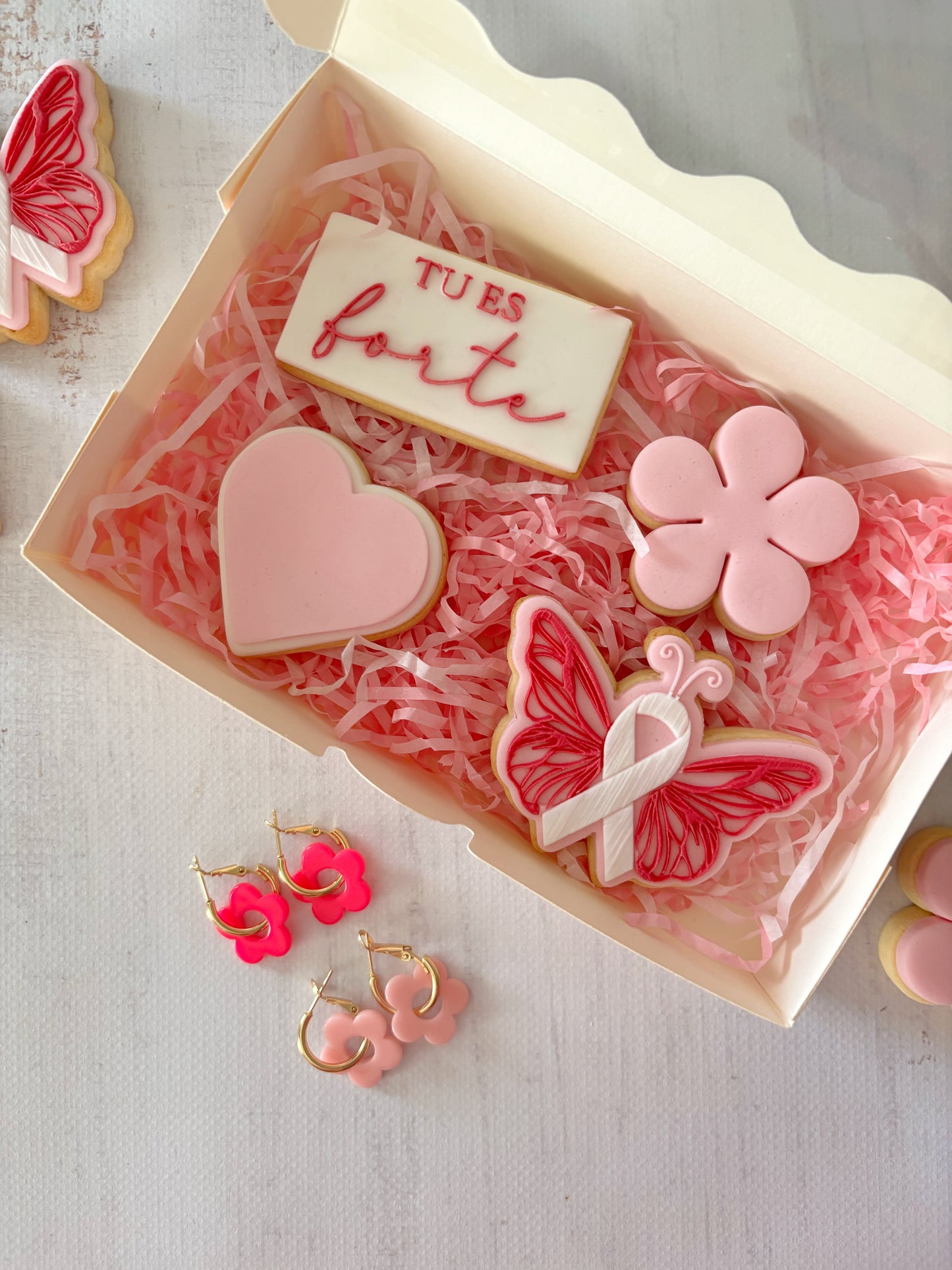 Coffret Octobre Rose biscuits + boucles d'oreilles